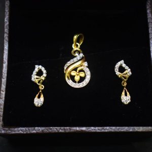 Pendant set with Earrings.